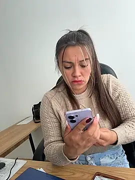 Snapshot of LIZ-06_ chatting on May 14, 3:19 pm LIZ-06 online show from May 14, 3:19 pm