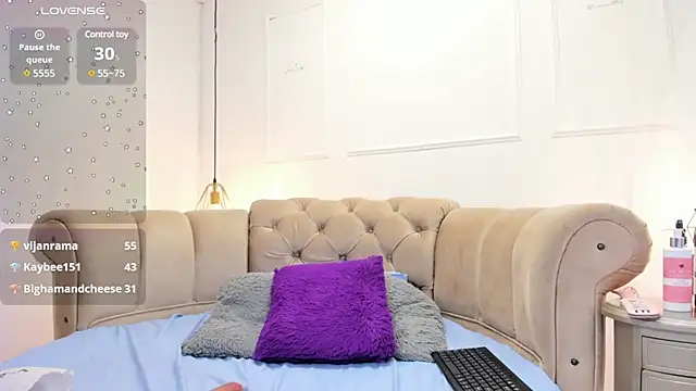 briannaduque online show from February 28, 3:37 pm