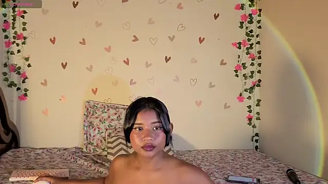Snapshot of emmamillher chatting on May 30, 1:46 am emmamillher online show from May 30, 1:46 am