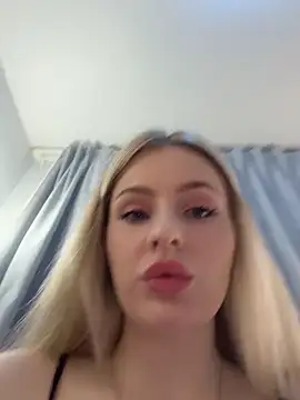 Snapshot of CaseyCumFace chatting on May 20, 10:16 pm CaseyCumFace online show from May 20, 10:16 pm
