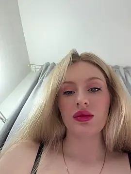 Snapshot of CaseyCumFace chatting on June 14, 9:50 pm CaseyCumFace online show from June 14, 9:50 pm