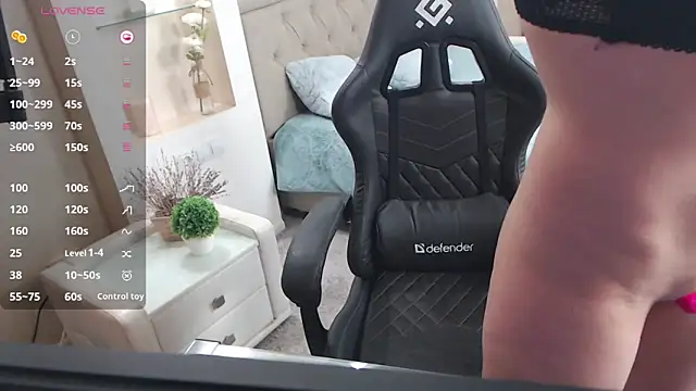 Snapshot of Cutie_Emily chatting on February 1, 4:00 pm Cutie Emily online show from February 1, 4:00 pm