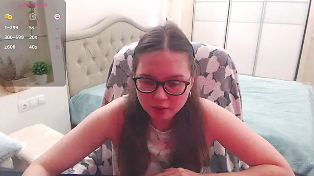 Snapshot of Cutie_Emily chatting on October 19, 3:12 pm Cutie Emily online show from October 19, 3:12 pm