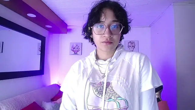 Lili Gomez  online show from November 12, 1:00 pm