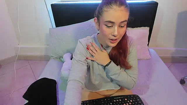 Emyli rousse  online show from January 11, 1:22 pm