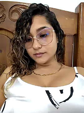 Snapshot of BrendaGirs chatting on February 14, 2:52 am BrendaGirs online show from February 14, 2:52 am