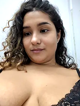 Snapshot of BrendaGirs chatting on February 19, 2:40 am BrendaGirs online show from February 19, 2:40 am