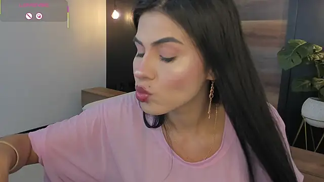 stephanya  online show from February 13, 7:32 pm