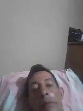 Snapshot of Pirata090586 chatting on November 15, 5:27 am Pirata090586 online show from November 15, 5:27 am