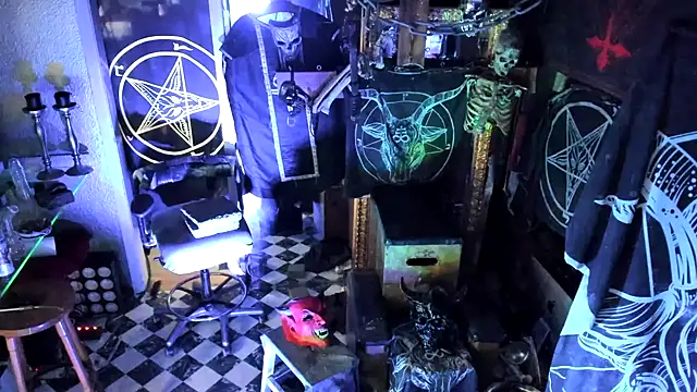 Snapshot of BULGEDEMON chatting on October 31, 8:26 am BULGEDEMON online show from October 31, 8:26 am