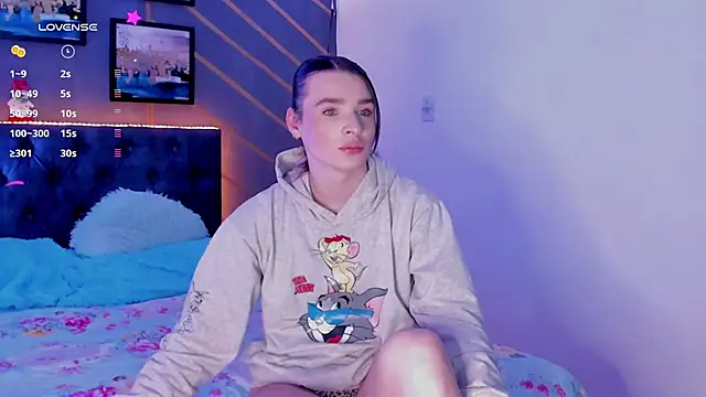 elafranco  online show from December 17, 8:10 pm