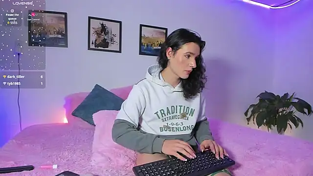 elafranco  online show from December 3, 10:46 am