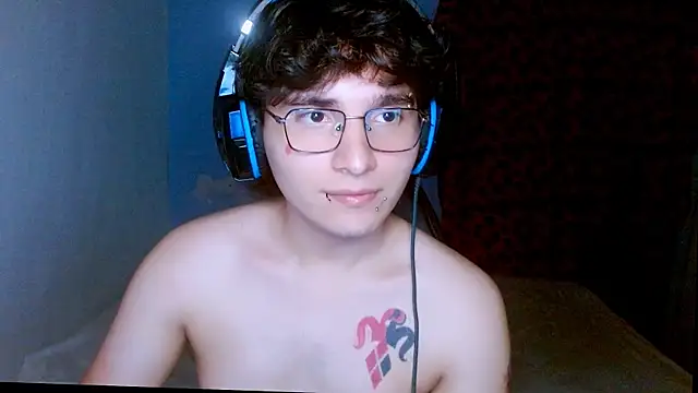 Snapshot of Charley_quin chatting on April 27, 11:58 pm Charley quin online show from April 27, 11:58 pm