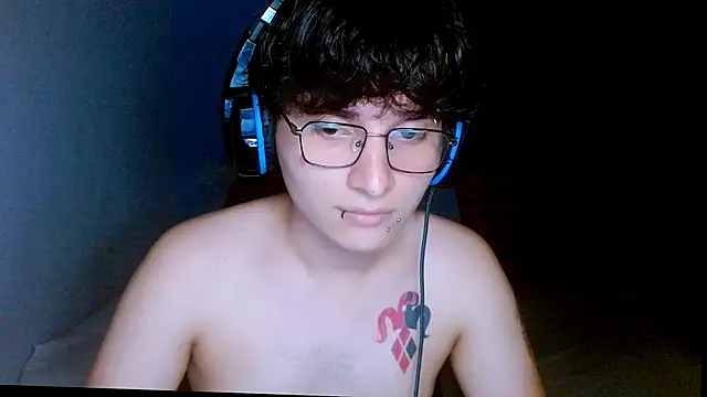 Snapshot of Charley_quin chatting on April 29, 11:33 pm Charley quin online show from April 29, 11:33 pm