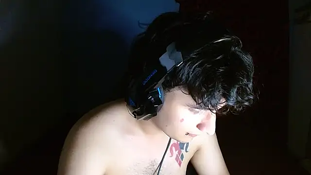 Snapshot of Charley_quin chatting on July 8, 12:48 am Charley quin online show from July 8, 12:48 am