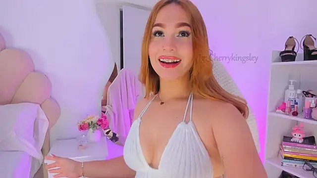 Snapshot of _cherrykingsley1 chatting on June 13, 6:33 am cherrykingsley1 online show from June 13, 6:33 am