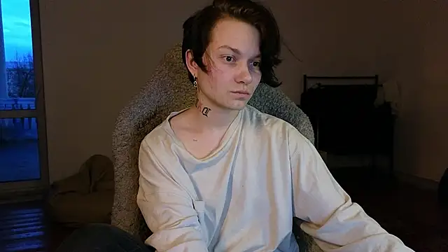 esajukyy online show from May 14, 2:35 pm