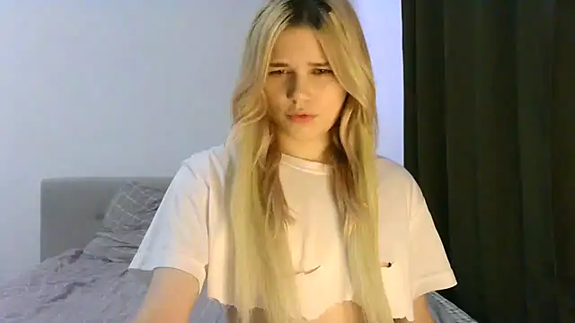 Snapshot of Steph_Cutey chatting on December 18, 10:40 am Steph Cutey online show from December 18, 10:40 am