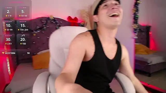 Snapshot of JustinMiller__ chatting on December 17, 10:44 am JustinMiller online show from December 17, 10:44 am