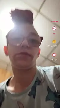 Snapshot of Stonermama666420 chatting on February 12, 6:58 pm Stonermama666420 online show from February 12, 6:58 pm