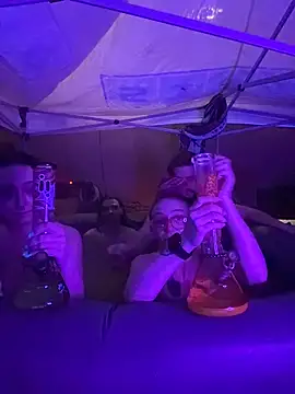 Snapshot of Stonermama666420 chatting on March 2, 7:15 am Stonermama666420 online show from March 2, 7:15 am