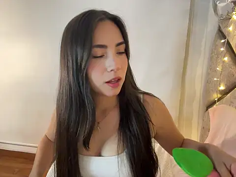 Snapshot of Melody_04 chatting on March 22, 4:27 am Melody 04 online show from March 22, 4:27 am