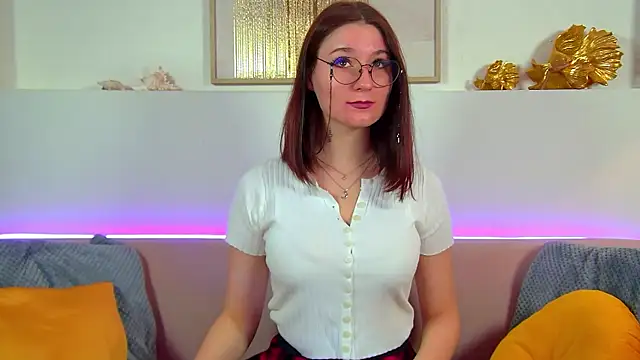 VictoriaArdern online show from September 28, 6:30 am