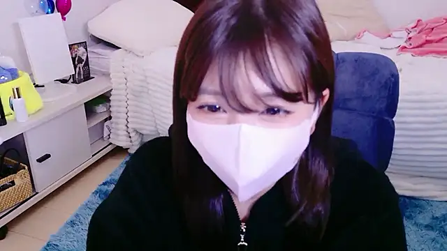 Snapshot of Runarunapi chatting on February 8, 11:24 am Runarunapi online show from February 8, 11:24 am