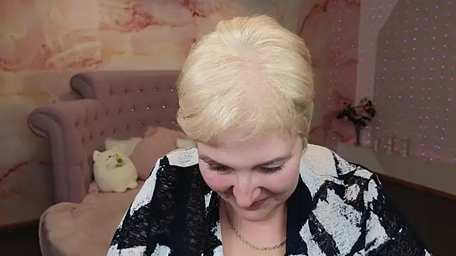 Snapshot of Sandra_Snow chatting on December 19, 10:13 am Sandra Snow online show from December 19, 10:13 am