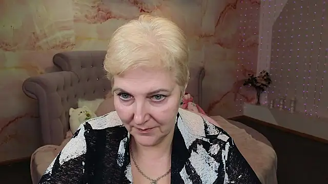 Snapshot of Sandra_Snow chatting on December 19, 1:18 pm Sandra Snow online show from December 19, 1:18 pm