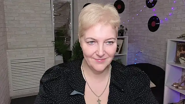 Snapshot of Sandra_Snow chatting on December 28, 3:48 pm Sandra Snow online show from December 28, 3:48 pm