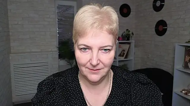 Snapshot of Sandra_Snow chatting on December 29, 4:40 pm Sandra Snow online show from December 29, 4:40 pm