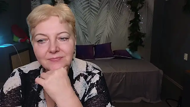 Snapshot of Sandra_Snow chatting on January 9, 5:33 pm Sandra Snow online show from January 9, 5:33 pm