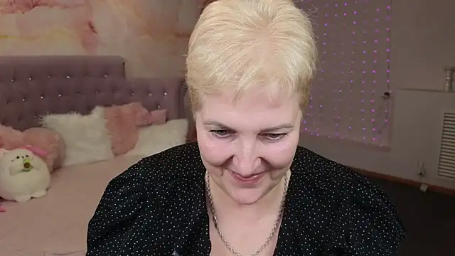 Snapshot of Sandra_Snow chatting on January 14, 5:56 pm Sandra Snow online show from January 14, 5:56 pm