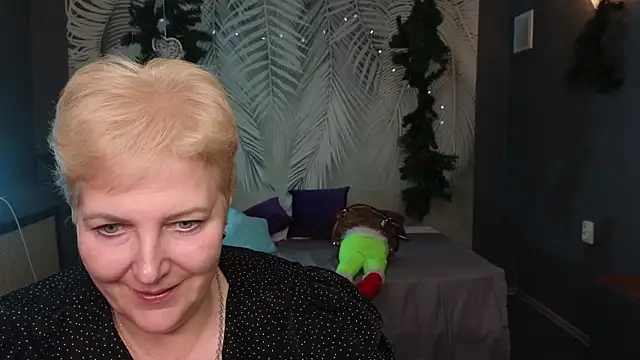 Snapshot of Sandra_Snow chatting on January 18, 8:30 pm Sandra Snow online show from January 18, 8:30 pm