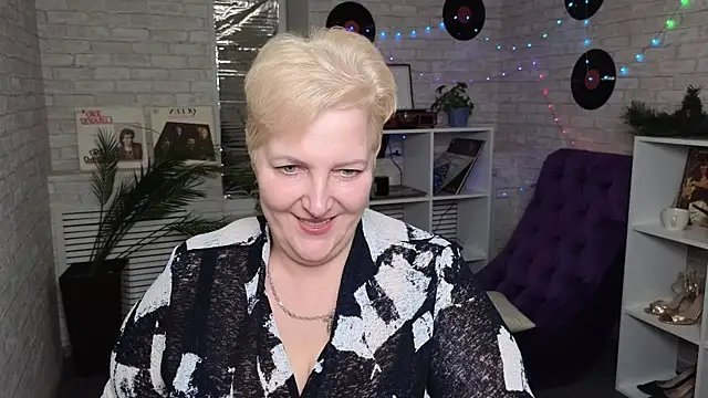 Snapshot of Sandra_Snow chatting on January 28, 5:35 pm Sandra Snow online show from January 28, 5:35 pm