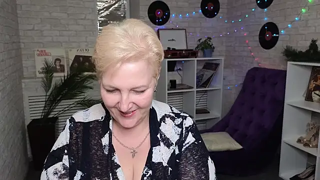 Snapshot of Sandra_Snow chatting on January 28, 8:36 pm Sandra Snow online show from January 28, 8:36 pm