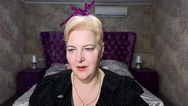 Snapshot of Sandra_Snow chatting on February 12, 2:10 pm Sandra Snow online show from February 12, 2:10 pm
