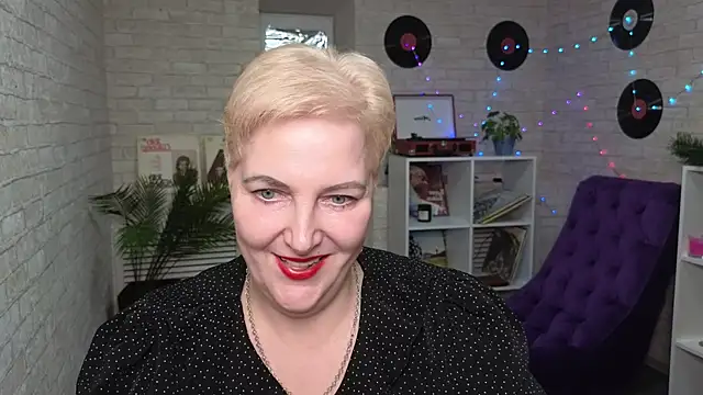 Snapshot of Sandra_Snow chatting on February 20, 7:30 pm Sandra Snow online show from February 20, 7:30 pm