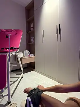 pinnnnnnk online show from February 1, 12:04 pm