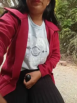Snapshot of Danna-linyi chatting on July 1, 3:12 pm Danna-linyi online show from July 1, 3:12 pm