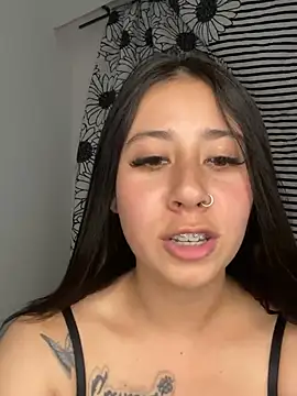 Snapshot of Zoee_t chatting on February 21, 4:48 pm Zoee t online show from February 21, 4:48 pm