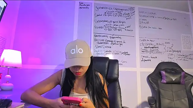 Snapshot of briambrows chatting on January 25, 2:47 am briambrows online show from January 25, 2:47 am