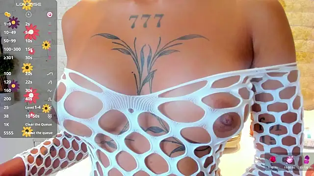 Snapshot of mia_roldan_ chatting on February 27, 10:53 pm mia roldan online show from February 27, 10:53 pm