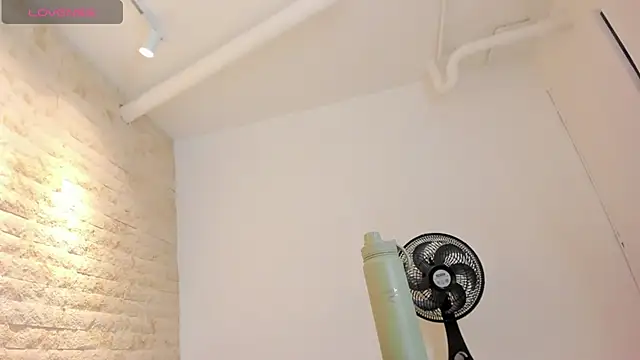 Snapshot of mia_roldan_ chatting on September 18, 12:29 pm mia roldan online show from September 18, 12:29 pm