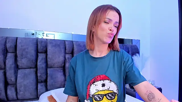 Snapshot of CarolHorny_1 chatting on December 19, 5:29 am CarolHorny 1 online show from December 19, 5:29 am