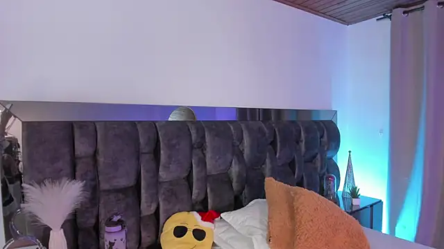 Snapshot of CarolHorny_1 chatting on December 22, 2:08 am CarolHorny 1 online show from December 22, 2:08 am