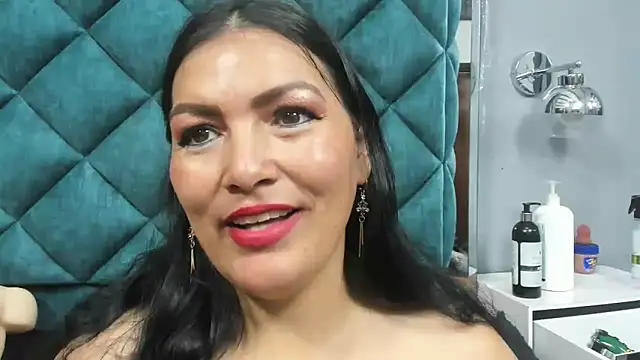 PENELOPELEWISs online show from March 26, 7:47 am