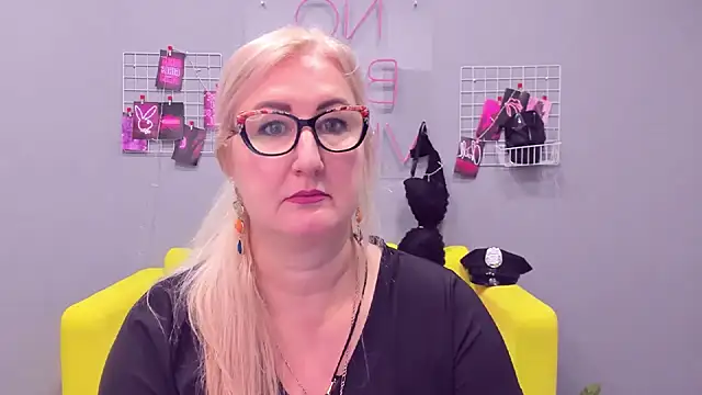 Snapshot of ChristyBrooks chatting on December 30, 1:36 pm ChristyBrooks online show from December 30, 1:36 pm