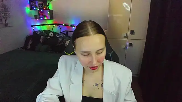 LinaTruly online show from February 9, 10:25 pm